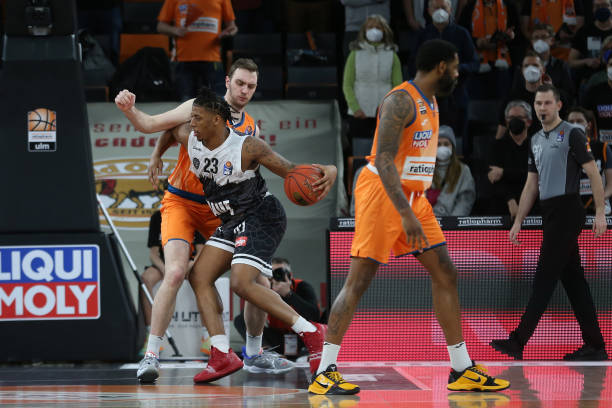 势甩开防守 势甩开防守